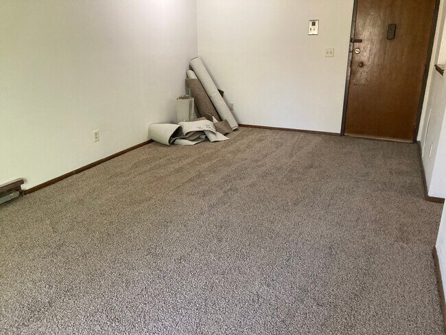 Building Photo - 10628 W Bobolink Ave