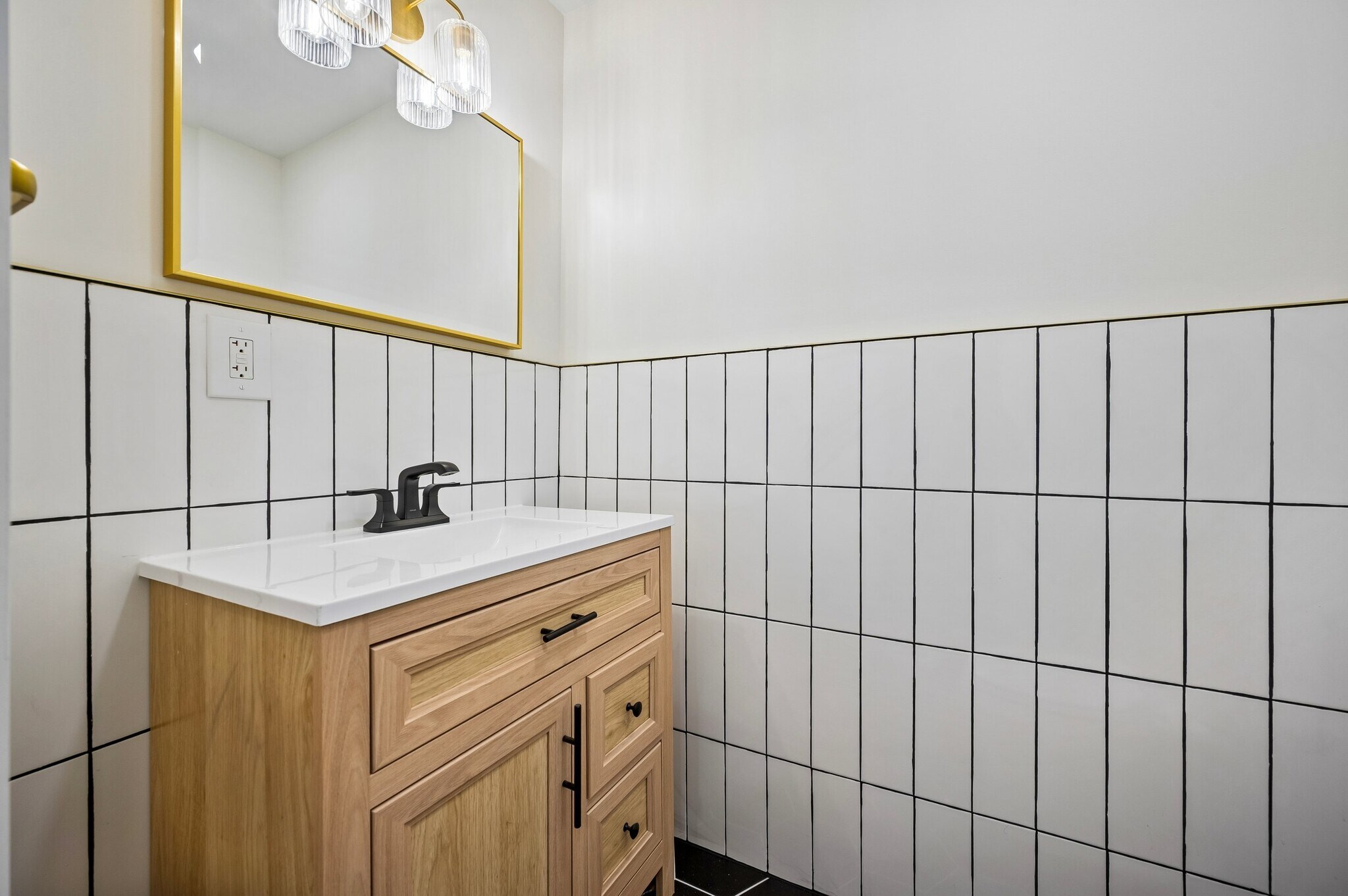 Building Photo - 1702 N Stillman St