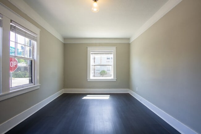 Building Photo - ONE MONTH FREE: St. Johns Cool-Contemporary Studio Ready Now!