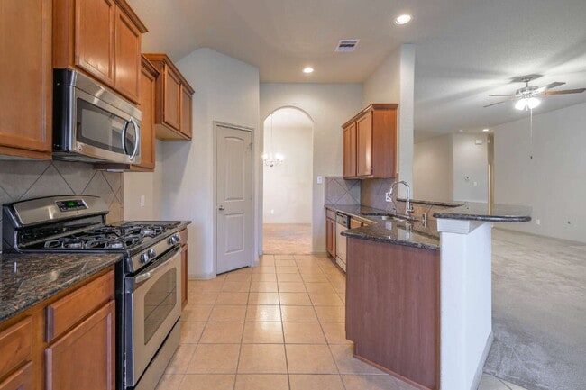 Building Photo - Charming home in Pearland!