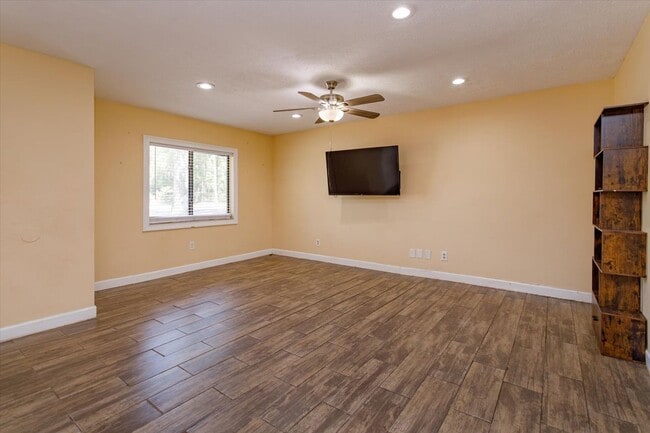 Building Photo - 3/1 Home With A Detached 1/1 Bd In-Law Suite And Detached Airconditioned Metal Storage