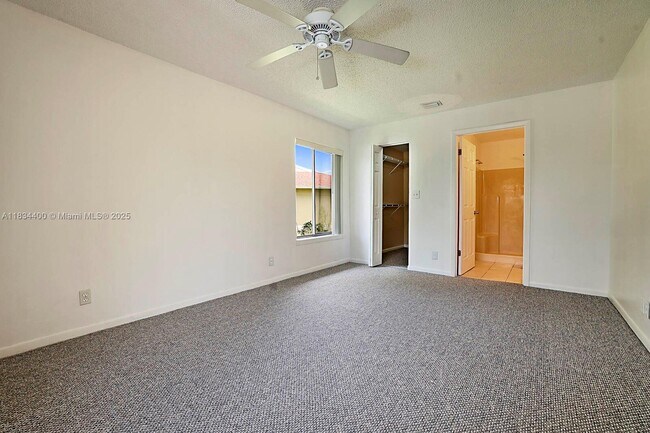 Building Photo - 6568 Chasewood Dr