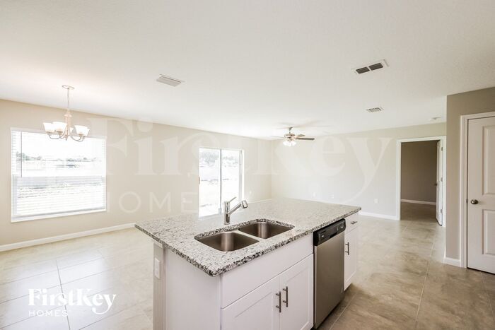 Building Photo - 706 Yeager Ct