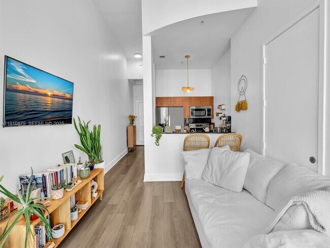 Building Photo - 2200 NE 4th Ave