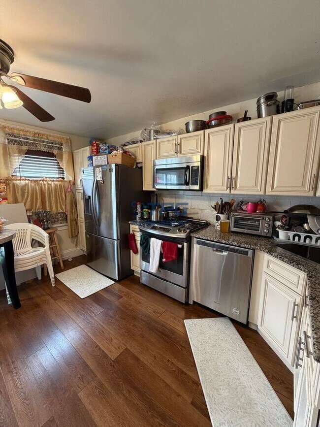 Building Photo - 19 Sisson Ct