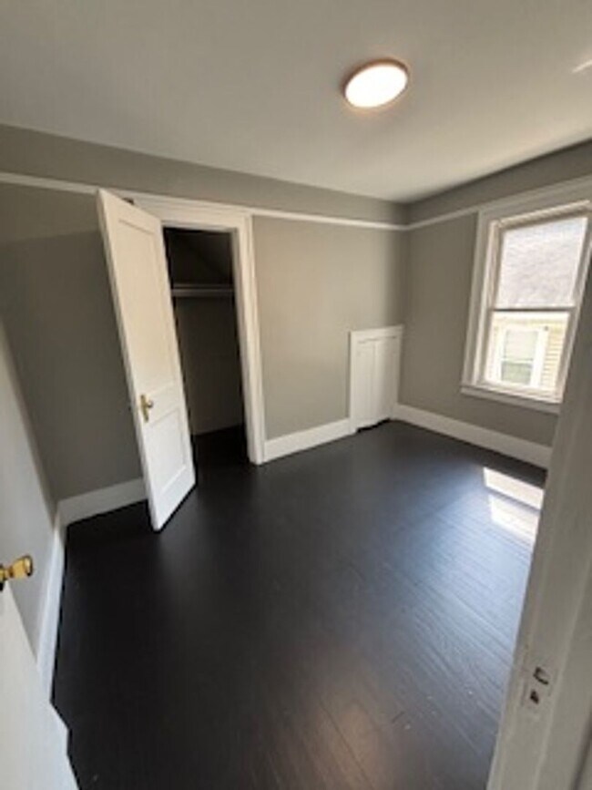 Building Photo - 7543 Lozier Ave