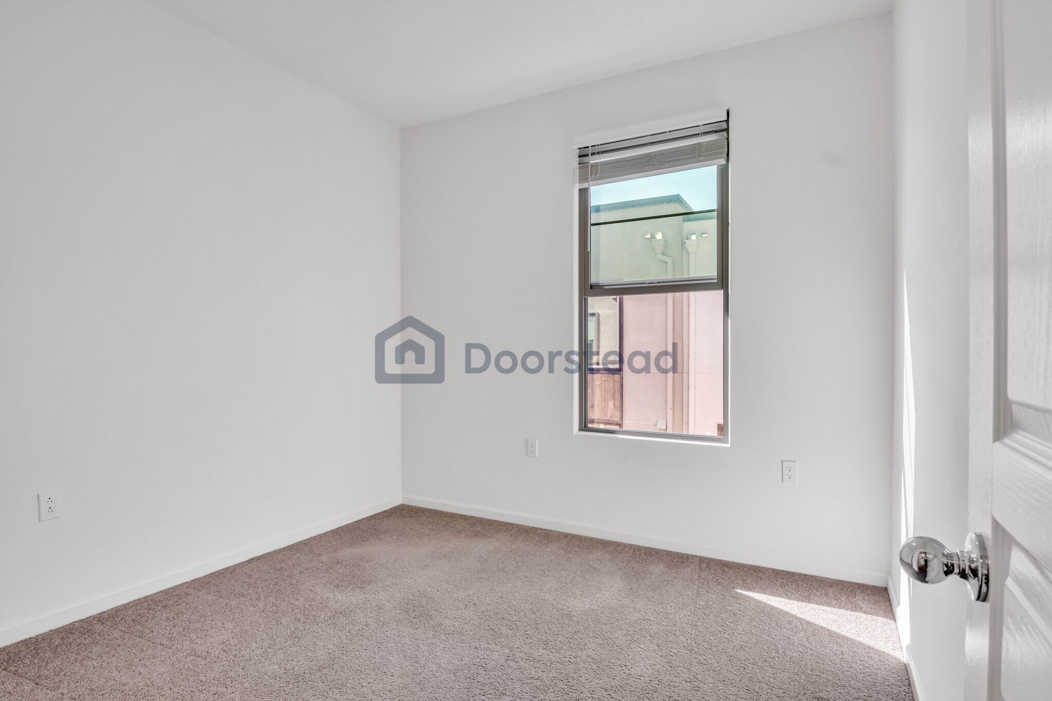 Building Photo - 25443 Parklane Dr