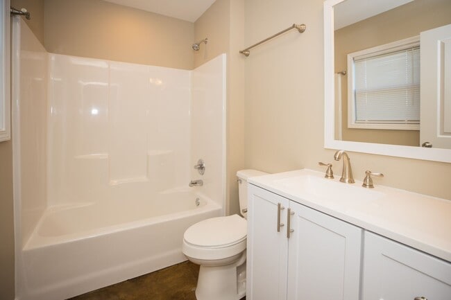 Building Photo - Charming 3 Bedroom, 2 Bath Home in Hilltop...