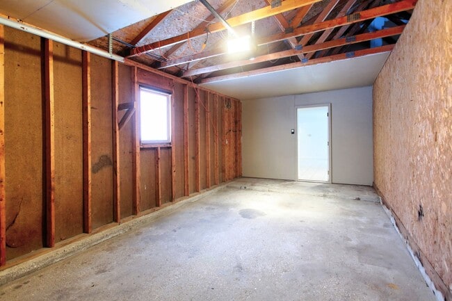 Building Photo - Two Bedroom - Ground Floor - Attached Garage