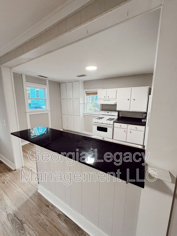 Building Photo - 275 Boulevard Heights