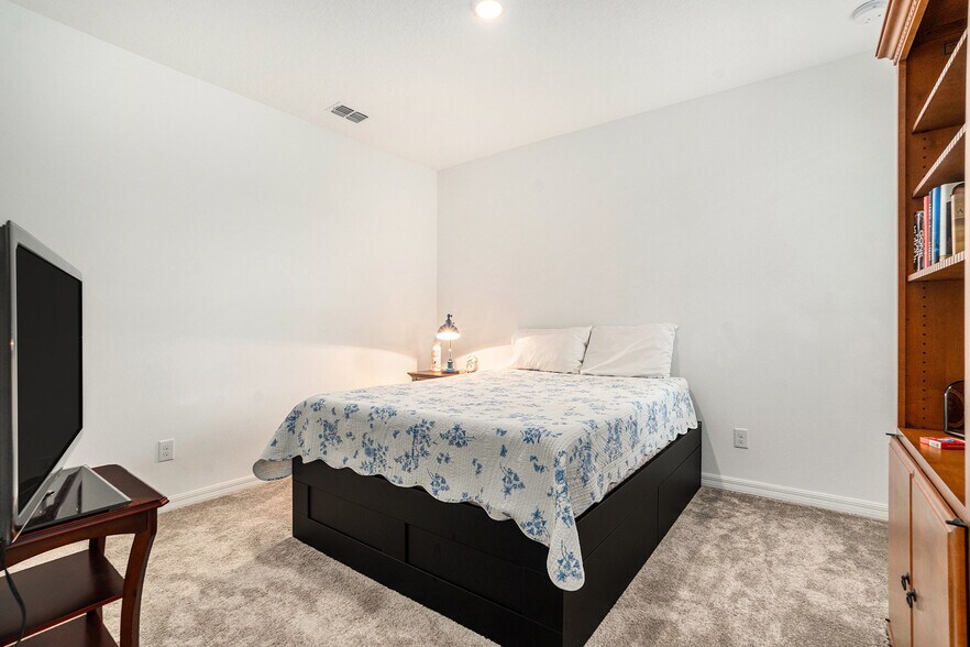 Building Photo - 1105 Lady Gouldian Ct