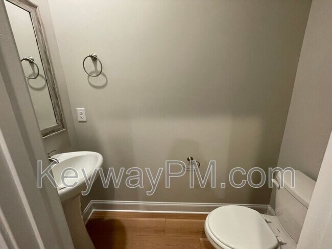 Building Photo - 3099 Venetian Dr