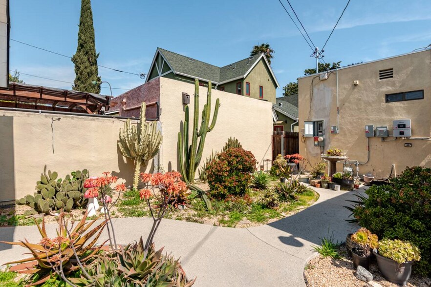 Building Photo - 2161 Magnolia Ave