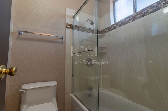 Building Photo - 2930 Angel Dr