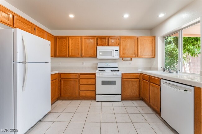 Building Photo - 10412 Shadowland Ave