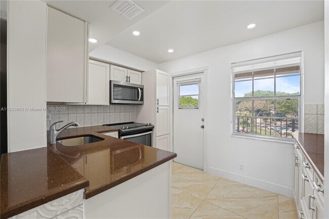 Building Photo - 2671 S Course Dr