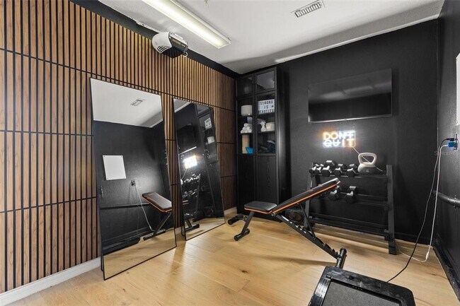 Building Photo - 870 Bayou View Dr