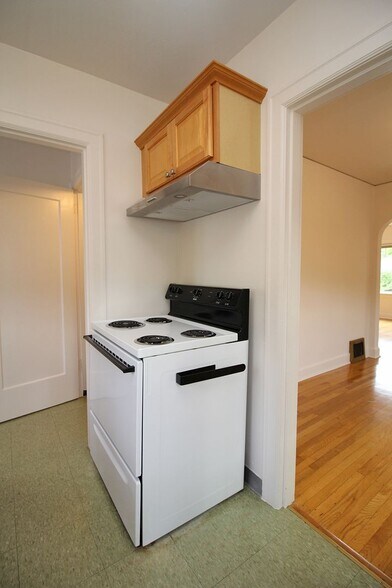 Building Photo - 2703 NW Raleigh St