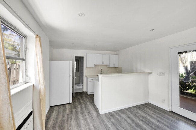 Building Photo - 132 E Central Blvd