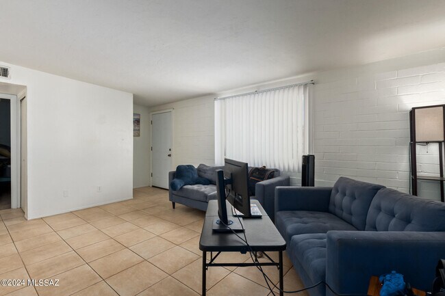 Building Photo - 7455 E Desert Spring Dr