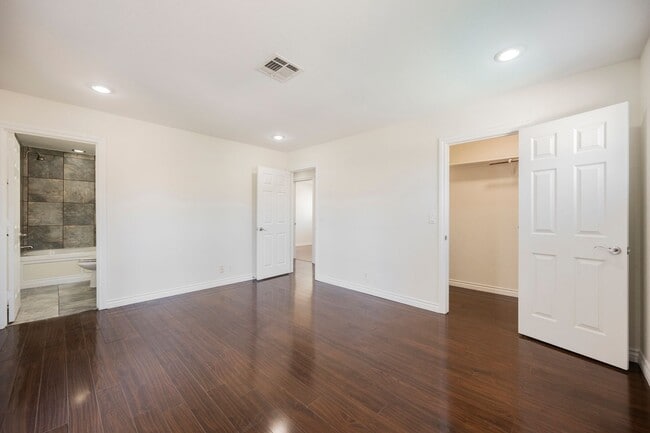 Building Photo - Charming 3-Bedroom Rental with Pool, Firep...