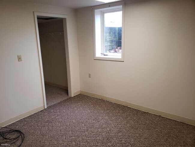 Building Photo - 3 br, 1 bath Duplex - Wilson 4261