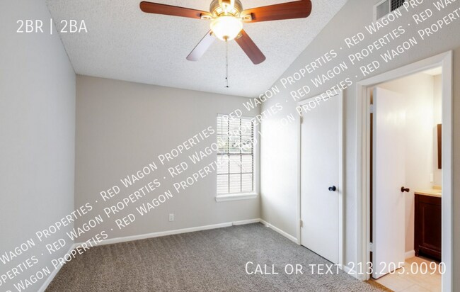 Building Photo - 5806 Rue Royale