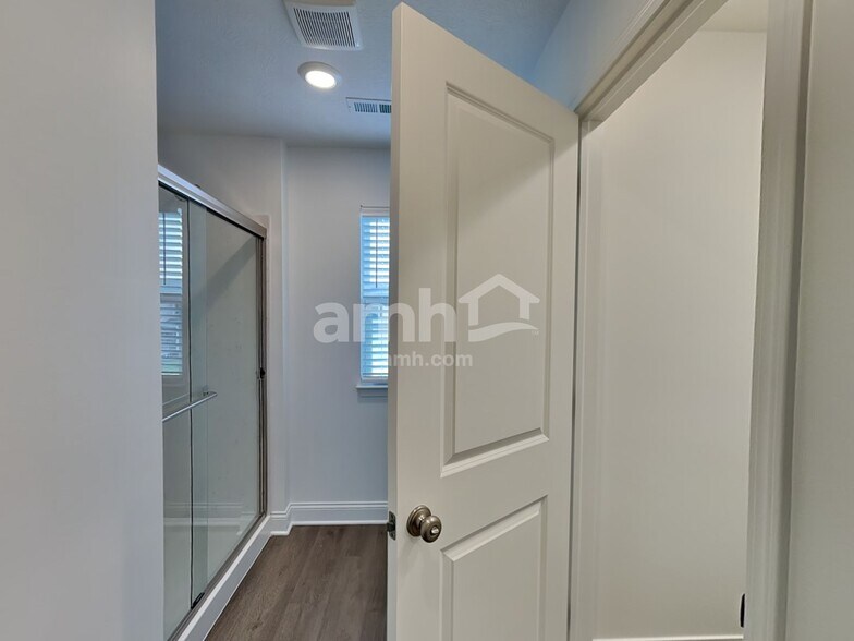 Building Photo - 9166 Henley Ave