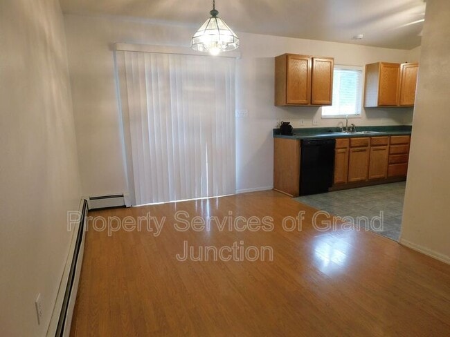 Building Photo - 2963 Bookcliff Ave