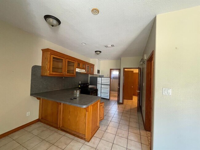 Building Photo - 37551 Meadowview Dr