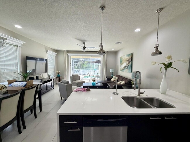 Building Photo - Furnished 3BR Townhome in Clermont