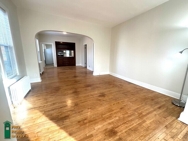 Building Photo - PM-221-002