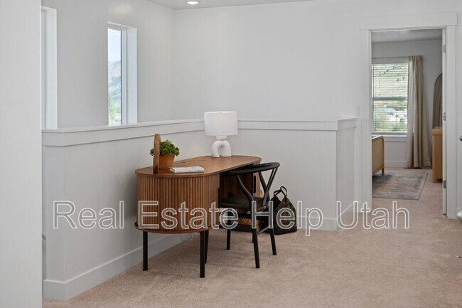 Building Photo - 281 W 1150 N