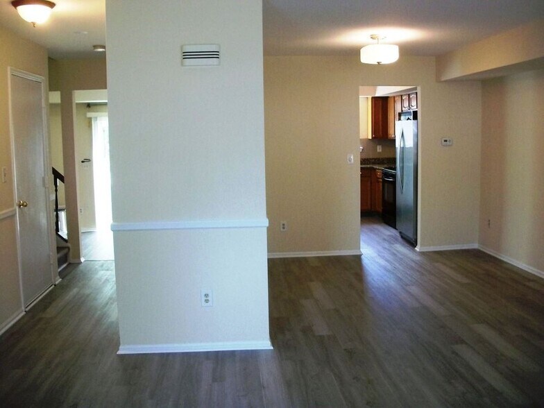 Building Photo - 348 Cotswold Pl