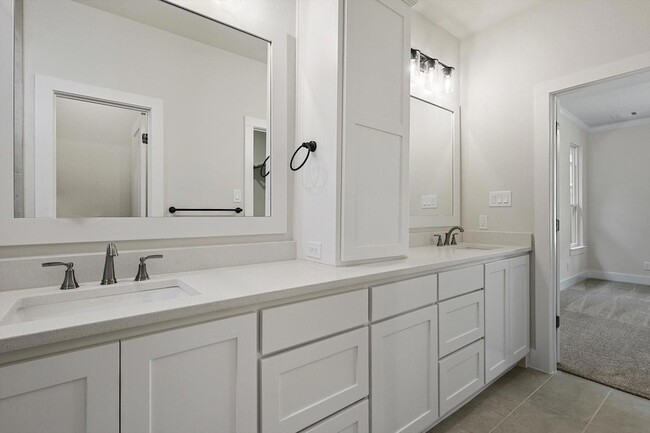 Building Photo - 510 Woodside Trl