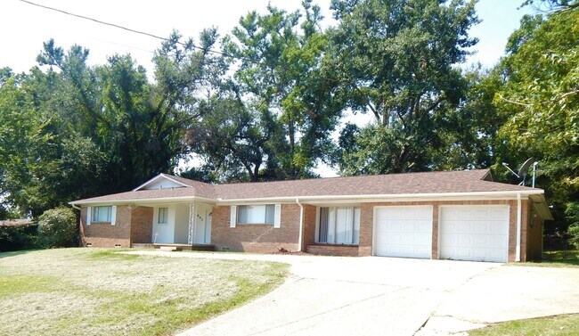 Primary Photo - Spacious 3 Bedroom, 2 Bath Home in Tyler!