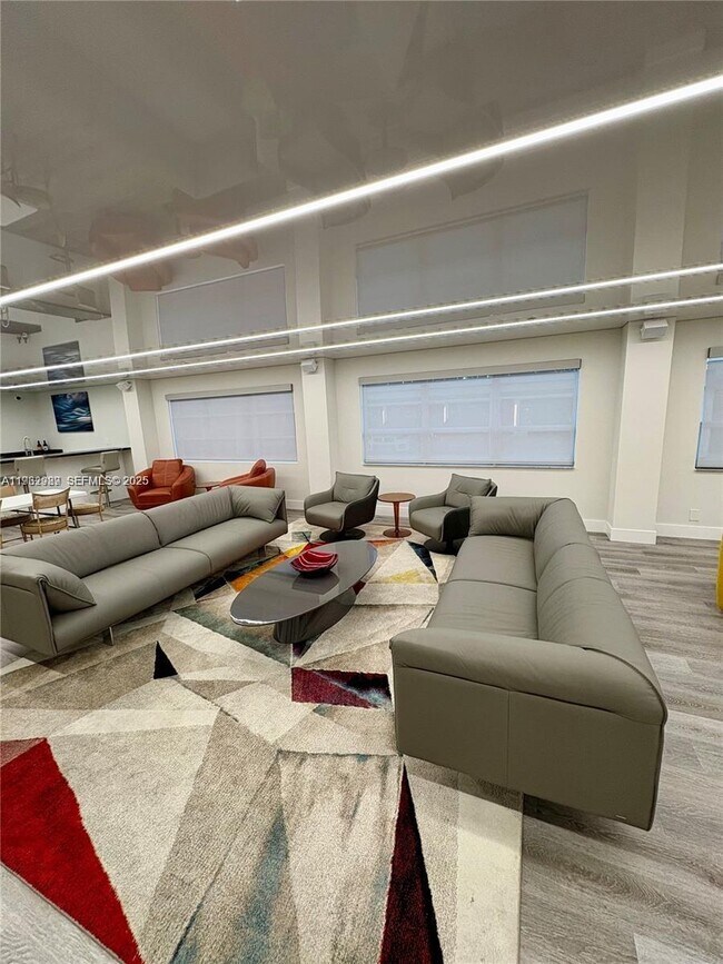 Building Photo - 340 Sunset Dr