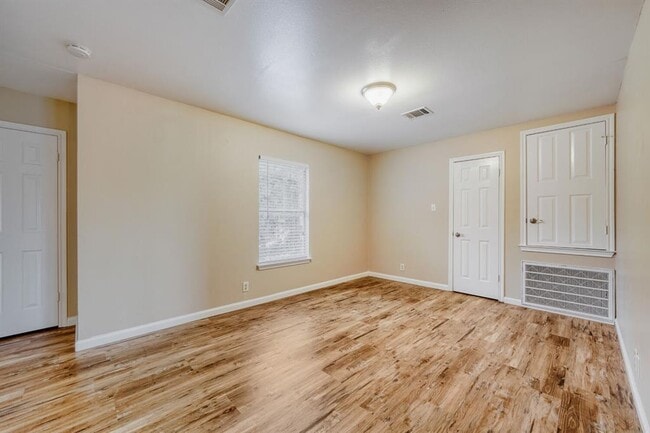 Building Photo - 928 Justeford Dr