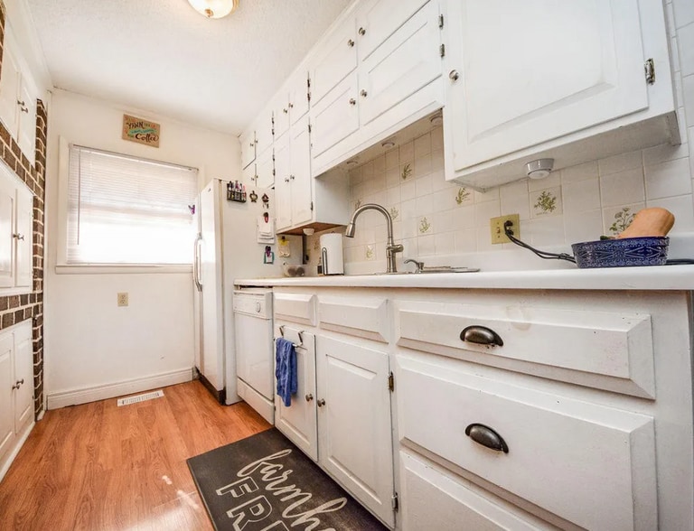 kitchen - 2506 Elm Dr NE