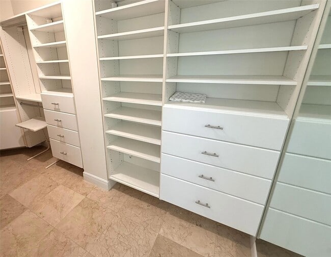 Building Photo - 3210 NE 5th St