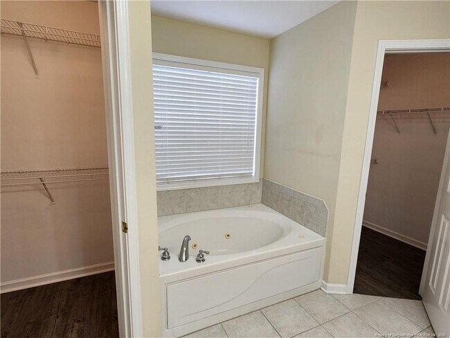 Building Photo - 3347 Broomsgrove Dr