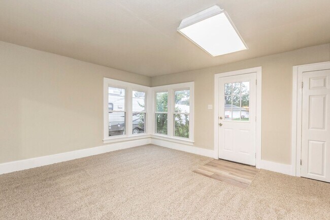 Building Photo - 115 3rd St NW
