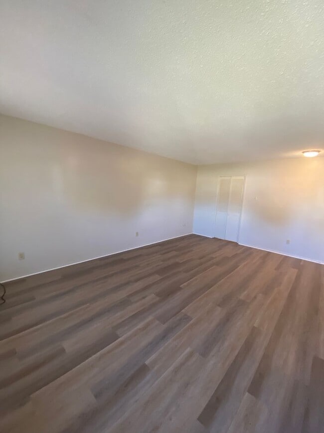 Building Photo - 405 Strasbourg Dr