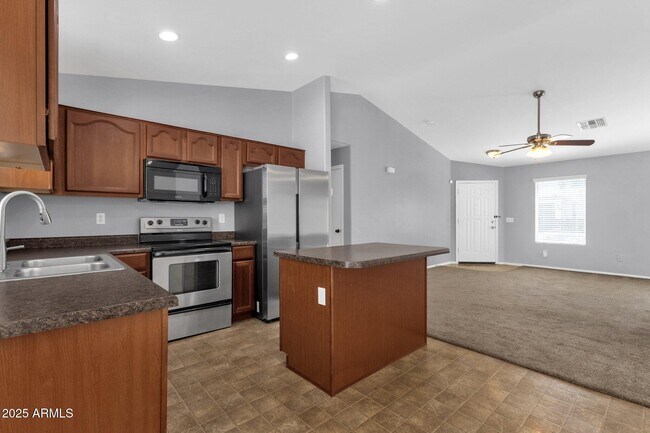 Building Photo - 509 E Daniella Dr