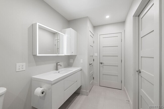 Building Photo - 855 Madison Ave