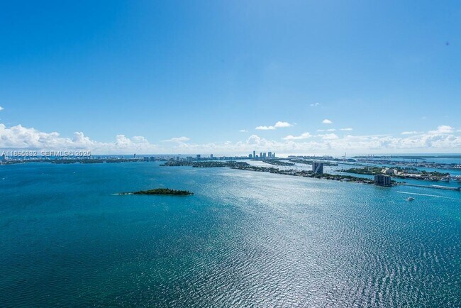 Building Photo - 700 NE 24th St