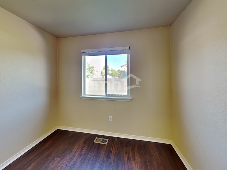 Building Photo - 19782 Amherst Ave