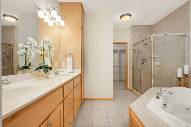 Building Photo - 10855 Falling Water Ln