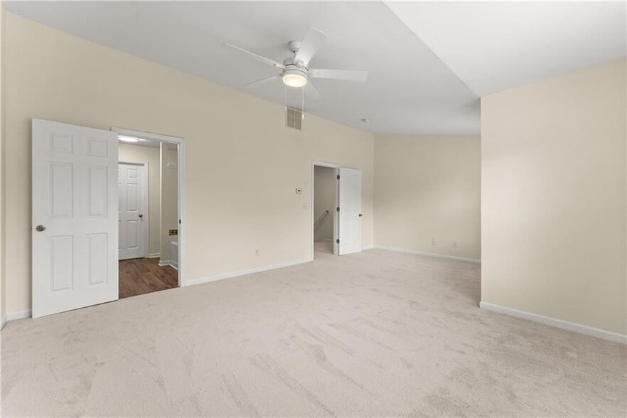 Building Photo - 5165 Sherwood Way