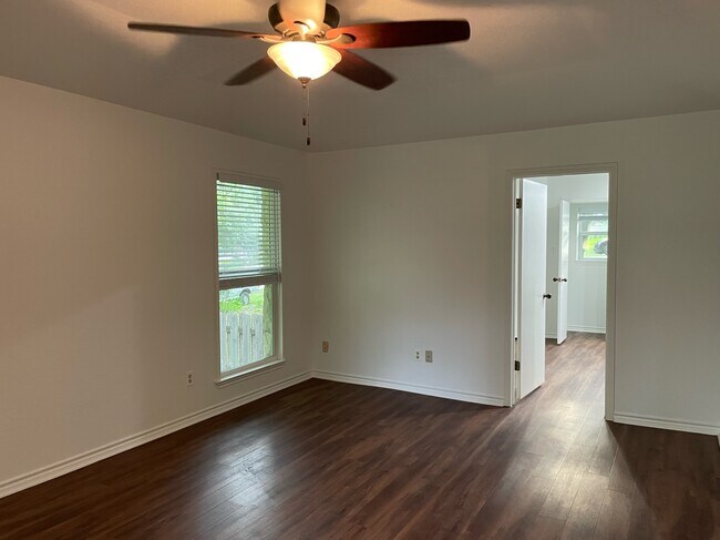 Building Photo - 12701 Taylor Dr